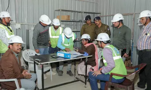 कलेक्टर ने कुंवरपुर में जल शोधन संयंत्र का किया निरीक्षण, मझगांय समूह जल प्रदाय योजना की ली जानकारी