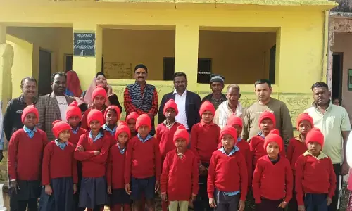 ग्राम पंचायत बिसानी में बच्चों को प्रदान किये गये गर्म कपड़े