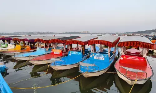 मुख्यमंत्री डॉ. यादव के द्वारा मध्य प्रदेश पर्यटन निगम के अपर लेक बोट क्लब भोपाल में शिकारों का उद्घाटन