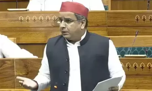 सपा नेता धर्मेंद्र यादव ने संसद में उठाया सवाल बोले, पीएम के संसदीय क्षेत्र में चल रहा नकली सिरप रैकेट