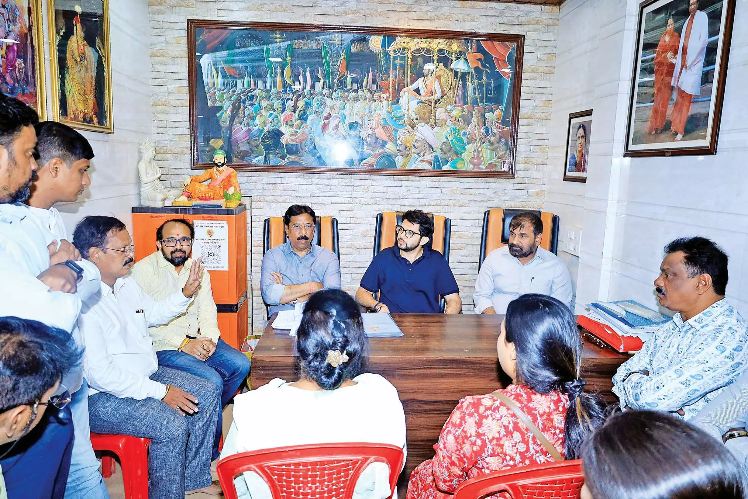 बीएमसी चुनाव से पहले सक्रिय हुए आदित्य