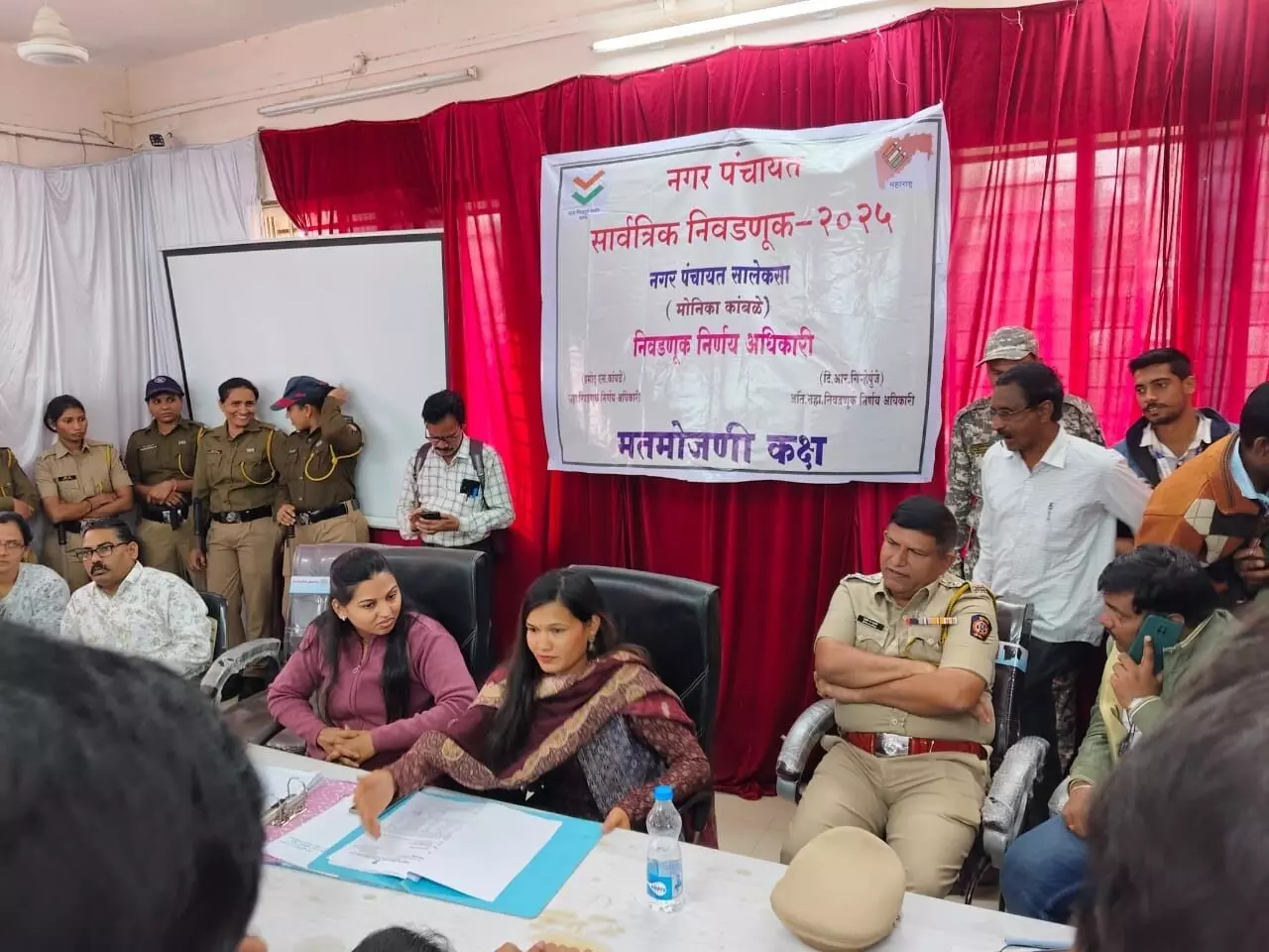 गोंदिया जिले के सालेकसा के स्ट्रॉग रूम में ईवीएम से छेड़छाड़