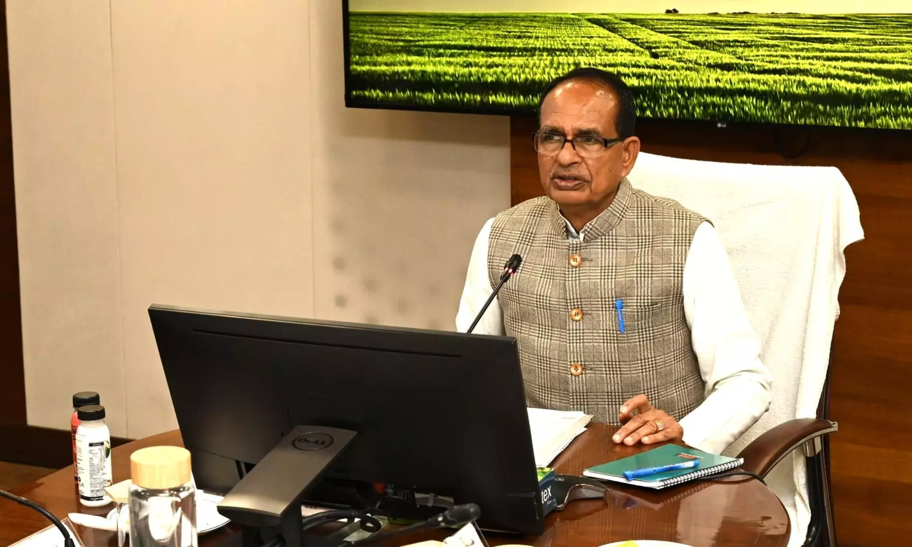 समयबद्ध, पारदर्शी और किसान-केंद्रित हो योजनाओं का क्रियान्वयन - शिवराज