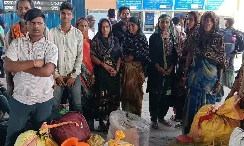 हैदराबाद से पन्ना के लिए रवाना हुए बंधक बनाये गये मजदूर, पुलिस अधीक्षक के हस्तक्षेप के बाद कंस्ट्रक्शन साइट से बाहर निकल सके मजदूर