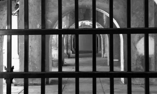 लोहारा के तत्कालीन पुलिस निरीक्षक और एपीआई दोषी, दोनों को 3 वर्ष का सश्रम कारावास