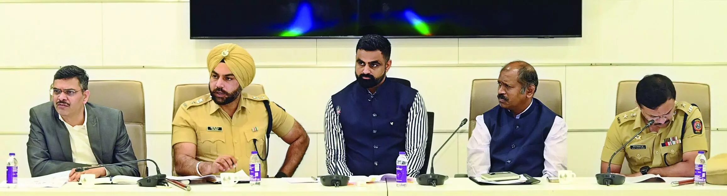 विजय स्तंभ अभिवादन लिए महिलाओं के लिए अलग मार्ग, हिरकणी कक्ष और स्वच्छता सुविधाएं स्थापित करें