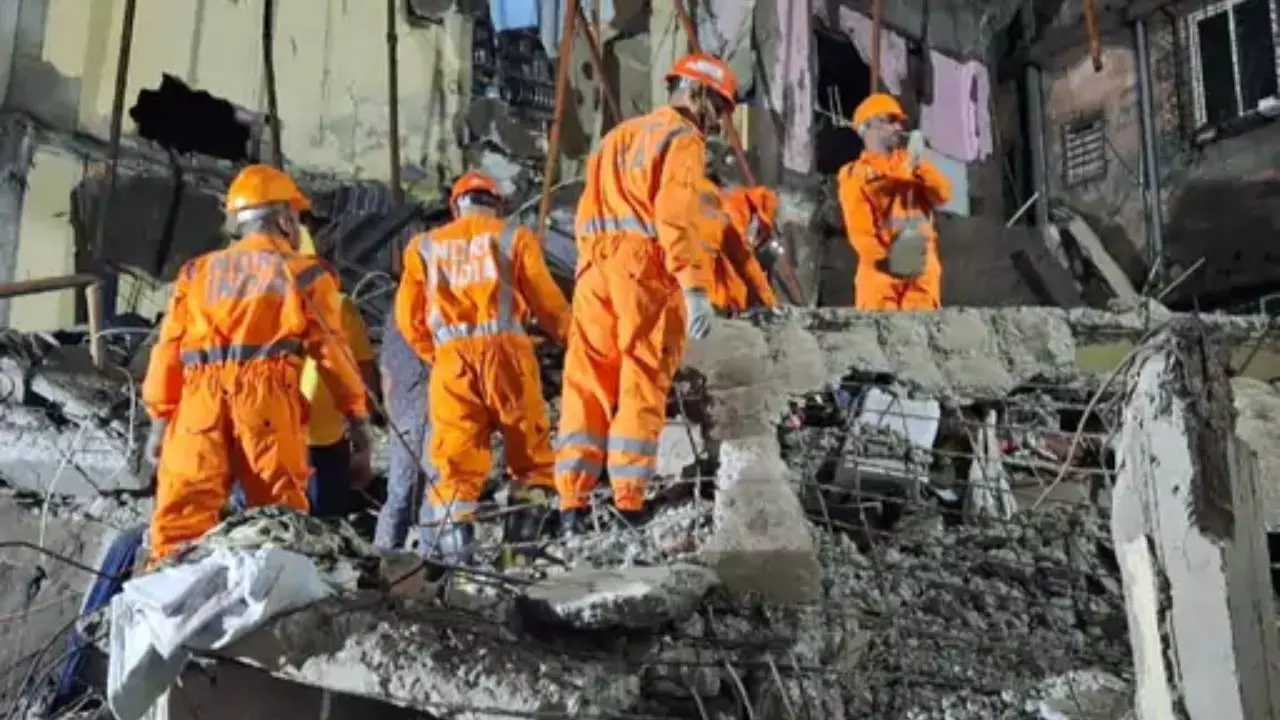 अनधिकृत इमारत ढहने के मामले में वीवीएमसी सहायक आयुक्त गिरफ्तार, इमारत हादसे में हुई थी 17 लोगों की मौत