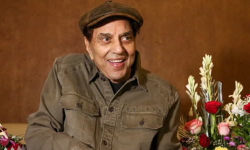 धर्मेंद्र के 90वें जन्मदिन पर देओल परिवार फॉर्महाउस में मनायगा जश्न, फैंस के लिए भी खुलेंगे दरवाजे, तैयारियां हुई शुरू