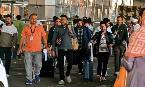 हैरान और परेशान यात्री, पुणे की फ्लाइट नागपुर डायवर्ट की गई - कुछ विमान घंटों लेट, लगातार दूसरे दिन रद्द हुईं उड़ानें