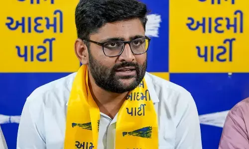 AAP विधायक गोपाल इटालिया पर जूता फेंकने पर सियासत तेज , केजरीवाल ने लगाया आरोप कहा - BJP और कांग्रेस...