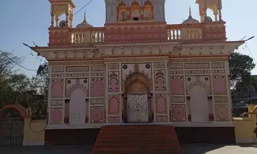 प्राचीन श्रीराम जानकी मंदिर में विद्युत व्यवस्था जर्जर, मंदिर के अंदर चालीस साल पुरानी विद्युत की फिटिंग, झूलते बिजली के तार