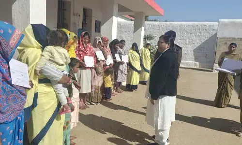 जिला जेल का निरीक्षण कर बंदियो को दी विधिक जानकारी