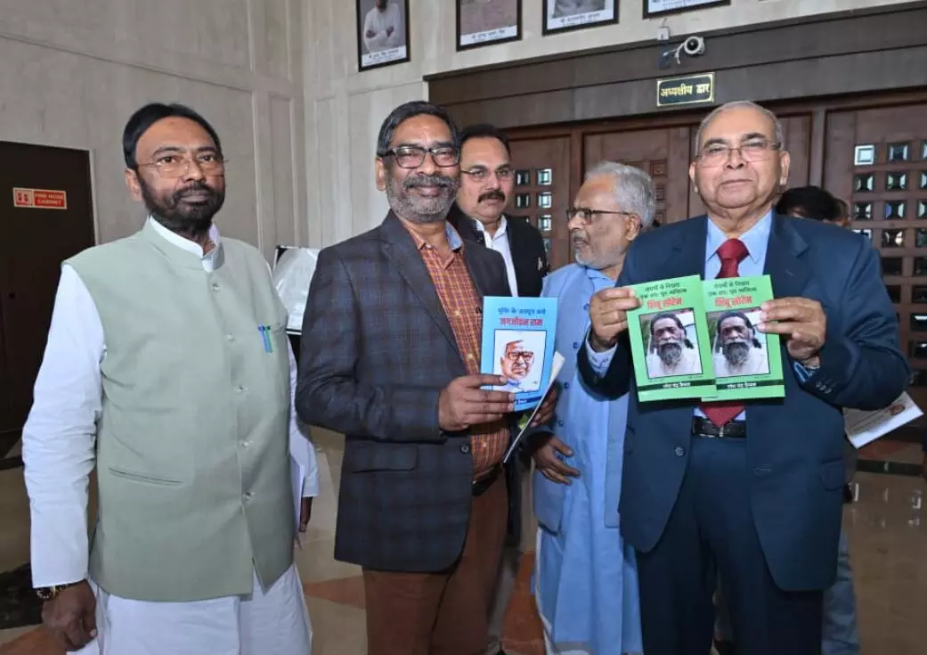 मुख्यमंत्री हेमन्त सोरेन से झारखंड विधानसभा में राजेंद्र प्रसाद, रमेश चंद्र कैथल एवं नवल किशोर पासवान ने शिष्टाचार मुलाकात की मुख्यमंत्री हेमन्त सोरेन से झारखंड विधानसभा में राजेंद्र प्रसाद, रमेश चंद्र कैथल एवं नवल किशोर पासवान ने शिष्टाचार मुलाकात की