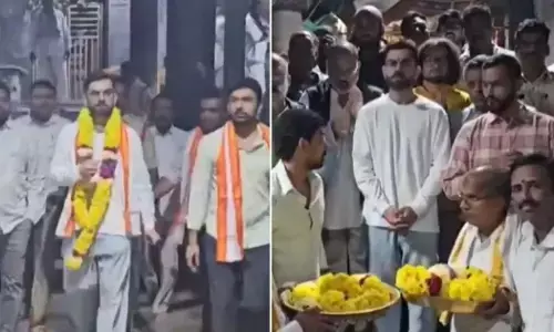 सिंहाचलम मंदिर में दर्शन करने पहुंचे विराट कोहली, वॉशिंगटन सुंदर भी थे साथ सिंहाचलम मंदिर में दर्शन करने पहुंचे विराट कोहली, वॉशिंगटन सुंदर भी थे साथ