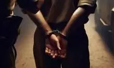 स्टेशन पर RPF की बड़ी कार्रवाई, अवैध टिकट दलाल रंगेहाथ गिरफ्तार स्टेशन पर RPF की बड़ी कार्रवाई, अवैध टिकट दलाल रंगेहाथ गिरफ्तार