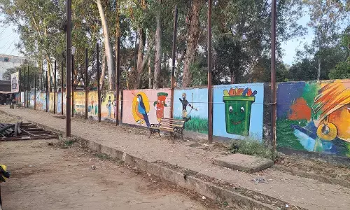 अवैध होर्डिंग, नोटिस के 32 माह बाद भी ठेकेदार पर 19 लाख रूपए बकाया