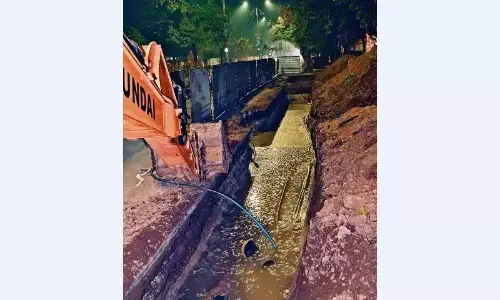 इंजीनियरिंग कॉलेज के पास 30 फीट लंबी डिस्ट्रीब्यूशन पाइप लाइन टूटी