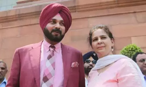 नवजोत सिंह सिद्धू की पत्नि को कांग्रेस ने किया सस्पेंड, 500 करोड़ वाले बयान पर पार्टी आलाकमान ने लिया एक्शन