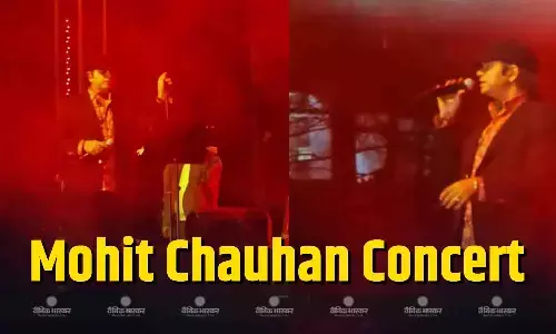 स्टेज पर परफॉर्म करते करते लड़खड़ाकर गिर पड़े सिंगर मोहित चौहान, मदद को भागे लोग, वायरल हुआ वीडियो