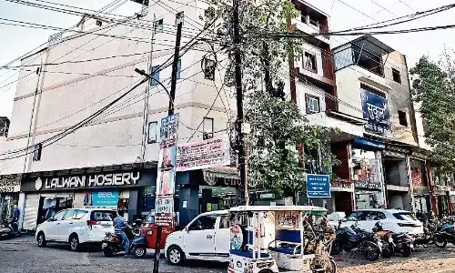 मल्टी स्टोरी बिल्डिंग में कारखाने और गोदाम, अग्नि सुरक्षा के इंतजाम नहीं