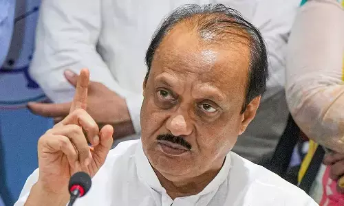 हाई कोर्ट ने मुंढवा भूमि सौदे को लेकर पूछा सवाल - क्या पुलिस उपमुख्यमंत्री के बेटे को बचा रही है हाई कोर्ट ने मुंढवा भूमि सौदे को लेकर पूछा सवाल - क्या पुलिस उपमुख्यमंत्री के बेटे को बचा रही है