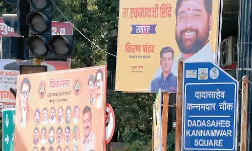 अवैध होर्डिंग्स लगाने वालों की शामत, शुभचिंतकों को झटका, लगेगा भारी दंड अवैध होर्डिंग्स लगाने वालों की शामत, शुभचिंतकों को झटका, लगेगा भारी दंड