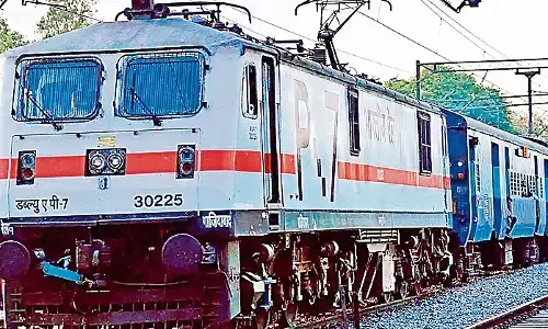 शीत सत्र समाप्ति के बाद लौटने वाले विधायकों के लिए दौड़ेंगी विशेष ट्रेनें शीत सत्र समाप्ति के बाद लौटने वाले विधायकों के लिए दौड़ेंगी विशेष ट्रेनें