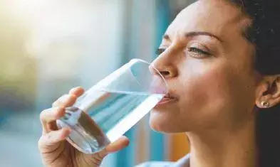 अगर सही मात्रा में पिएंगे पानी तो शरीर में दिखेंगे ये बदलाव, बढ़ते पिंपल्स के अलावा दर्जनों समस्याएं होंगी कम