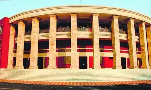 रेप पीड़ित नाबालिग को मनपा अस्पताल ने तीन घंटे इंतजार करवाया, विधानसभा में उठा अस्पताल की लापरवाही का मुद्दा रेप पीड़ित नाबालिग को मनपा अस्पताल ने तीन घंटे इंतजार करवाया, विधानसभा में उठा अस्पताल की लापरवाही का मुद्दा