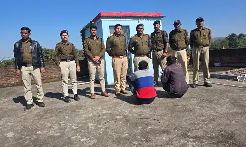 आबकारी पुलिस ने ९८ लीटर कच्ची शराब सहित ८०० किलोग्राम महुआ लाहन की जप्त आबकारी पुलिस ने ९८ लीटर कच्ची शराब सहित ८०० किलोग्राम महुआ लाहन की जप्त