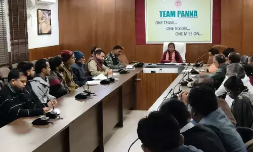 कलेक्टर ने की नगरीय निकायों की समीक्षा बैठक कलेक्टर ने की नगरीय निकायों की समीक्षा बैठक