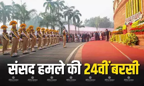 राष्ट्रपति मुर्मू, पीएम मोदी, राहुल गांधी सहित तमाम दिग्गजों ने दी शहीद जवानों को श्रद्धांजलि राष्ट्रपति मुर्मू, पीएम मोदी, राहुल गांधी सहित तमाम दिग्गजों ने दी शहीद जवानों को श्रद्धांजलि