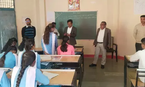 जिला पंचायत सीईओ ने स्कूल एवं आंगनबाडी केन्द्र का किया निरीक्षण जिला पंचायत सीईओ ने स्कूल एवं आंगनबाडी केन्द्र का किया निरीक्षण