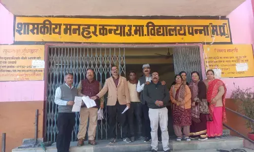 कॉलेज चलो अभियान के तहत 12वीं के छात्रों को दी उच्च शिक्षा की जानकारी कॉलेज चलो अभियान के तहत 12वीं के छात्रों को दी उच्च शिक्षा की जानकारी