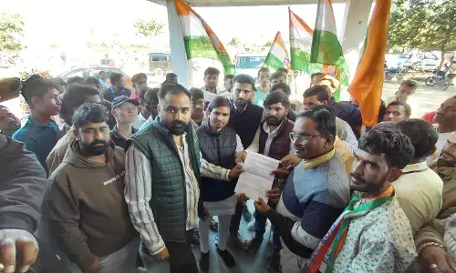 प्रसूता की मौत पर युवा कांग्रेस का प्रदर्शन, रैपुरा तहसील में प्रदर्शन, दोषियों पर कार्रवाई की मांग