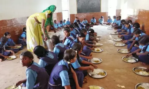 अफसरों की दिलचस्पी सेंट्रलाइज कीचन में, केंद्र ने बर्तन खरीदी के लिए 102 करोड़ दिए, उपयोग नहीं किए तो केंद्र ने बजट रोका अफसरों की दिलचस्पी सेंट्रलाइज कीचन में, केंद्र ने बर्तन खरीदी के लिए 102 करोड़ दिए, उपयोग नहीं किए तो केंद्र ने बजट रोका