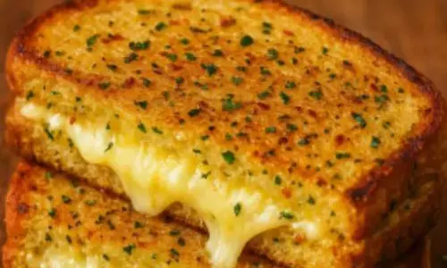 सैंडविच को देना है अलग टच? घर पर बनाएं ये खास चीज बर्स्ट सैंडविच, खाकर सभी को आ जाएगा मजा सैंडविच को देना है अलग टच? घर पर बनाएं ये खास चीज बर्स्ट सैंडविच, खाकर सभी को आ जाएगा मजा