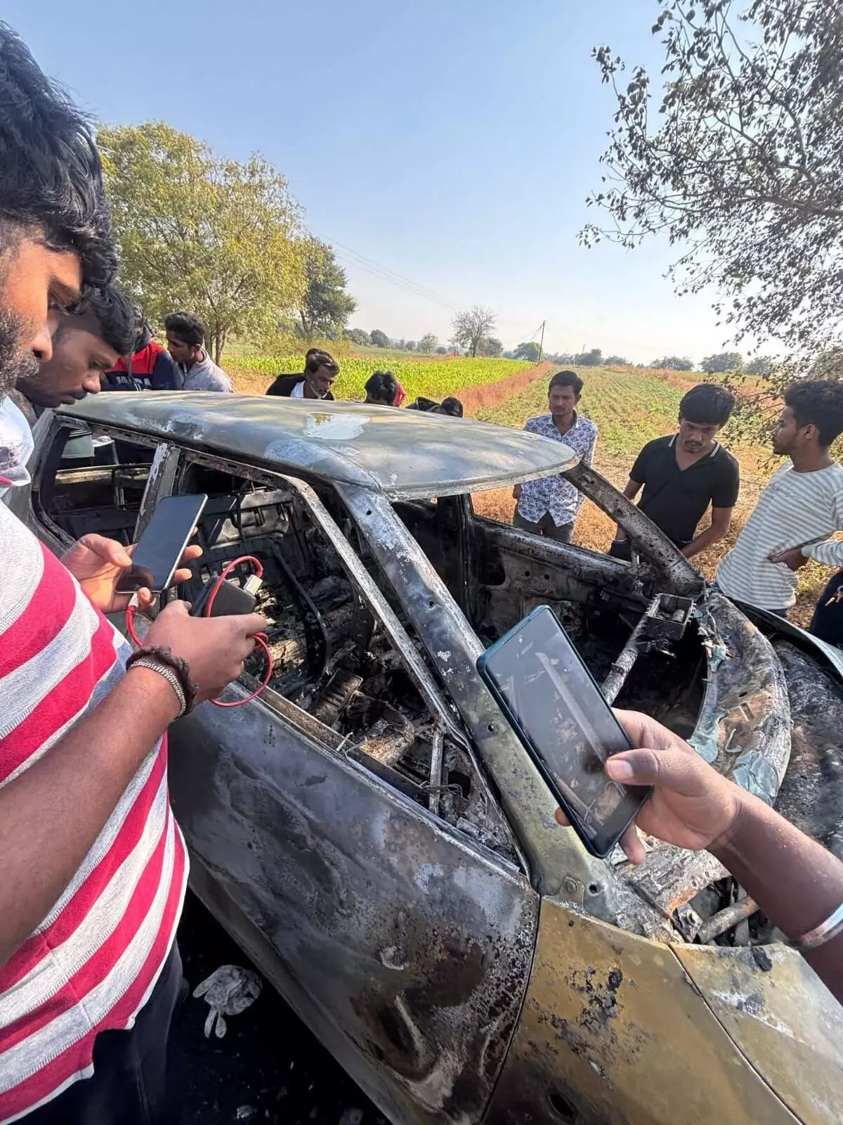 एक करोड़ के बीमा और कर्ज माफी के लिए दूसरे को जिंदा जला खुद की मौत का रचा नाटक, सनसनीखेज पर्दाफाश एक करोड़ के बीमा और कर्ज माफी के लिए दूसरे को जिंदा जला खुद की मौत का रचा नाटक, सनसनीखेज पर्दाफाश