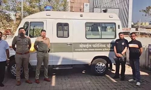 नवीन कामठी पुलिस स्टेशन को मिली अत्याधुनिक मोबाइल फॉरेंसिक वैन, गंभीर - जटिल अपराधों की जांच में मिलेगी बड़ी राहत नवीन कामठी पुलिस स्टेशन को मिली अत्याधुनिक मोबाइल फॉरेंसिक वैन, गंभीर - जटिल अपराधों की जांच में मिलेगी बड़ी राहत