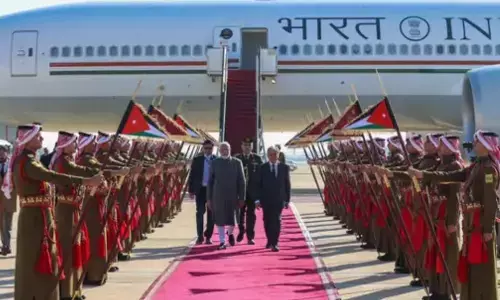 दो दिवसीय यात्रा पर जॉर्डन पहुंचे प्रधानमंत्री मोदी, राजधानी अम्मान में हुआ भव्य स्वागत, देखें वीडियो