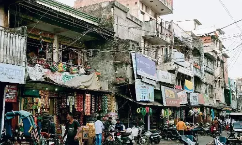 गलगला में गाेदामों के बीच कारोबार, जिम्मेदार बेफिक्र गलगला में गाेदामों के बीच कारोबार, जिम्मेदार बेफिक्र