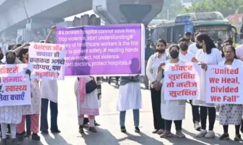 सह्याद्रि अस्पताल पर हुए हमले के विरोध में डॉक्टरों ने ओपीडी बंद रख किया आंदोलन सह्याद्रि अस्पताल पर हुए हमले के विरोध में डॉक्टरों ने ओपीडी बंद रख किया आंदोलन