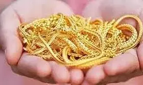 घर में काम करने वाली महिलाओं पर गहने चोरी करने का आरोप