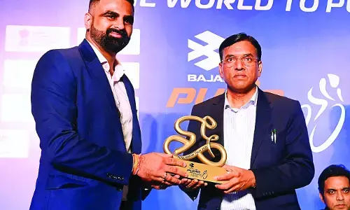 पुणे ग्रैंड टूर ट्रॉफी का अनावरण पुणे ग्रैंड टूर ट्रॉफी का अनावरण