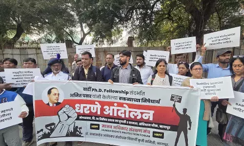 अजित पवार के बयान पर शोध छात्रों का विरोध प्रदर्शन अजित पवार के बयान पर शोध छात्रों का विरोध प्रदर्शन