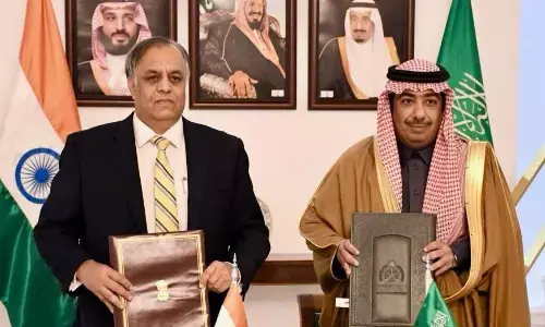 भारत-सऊदी अरब के बीच रणनीतिक साझेदारी, आवाजाही होगी आसान, वीजा छूट समझौते पर हुए हस्ताक्षर भारत-सऊदी अरब के बीच रणनीतिक साझेदारी, आवाजाही होगी आसान, वीजा छूट समझौते पर हुए हस्ताक्षर