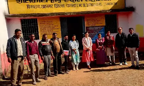 सहायक संचालक ने देखी विद्यालायों की व्यवस्थायें सहायक संचालक ने देखी विद्यालायों की व्यवस्थायें