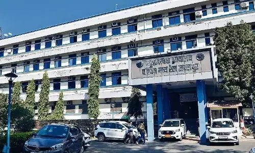 रेलवे जीएम दफ्तर में हंगामा, अधिकारी के खिलाफ कर्मचारी संघ ने खोला मोर्चा रेलवे जीएम दफ्तर में हंगामा, अधिकारी के खिलाफ कर्मचारी संघ ने खोला मोर्चा