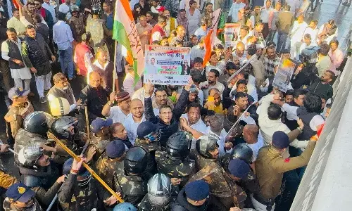 ईडी के दुरुपयोग का आरोप, भाजपा मुख्यालय घेराव करने निकले कांग्रेसी गिरफ्तार ईडी के दुरुपयोग का आरोप, भाजपा मुख्यालय घेराव करने निकले कांग्रेसी गिरफ्तार