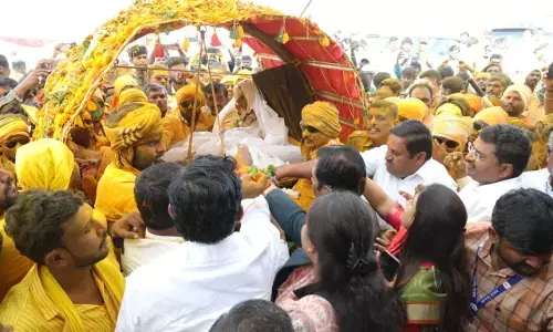 हजारों भक्तों ने पालकी के दर्शन किए, देवसवारी व खंडोबा पालकी पूजन के साथ मालेगांव तीर्थयात्रा का शुभारंभ